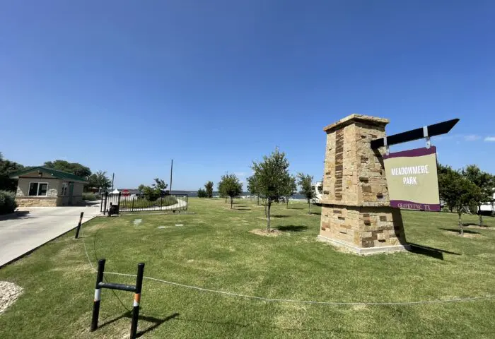 Meadowmere Park Entrance